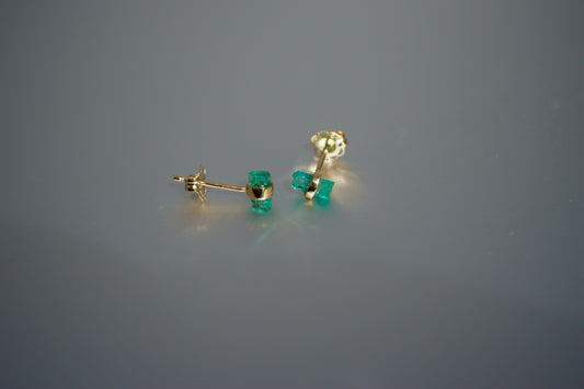 Gold Wrap Barrel Stud - Green Beryl