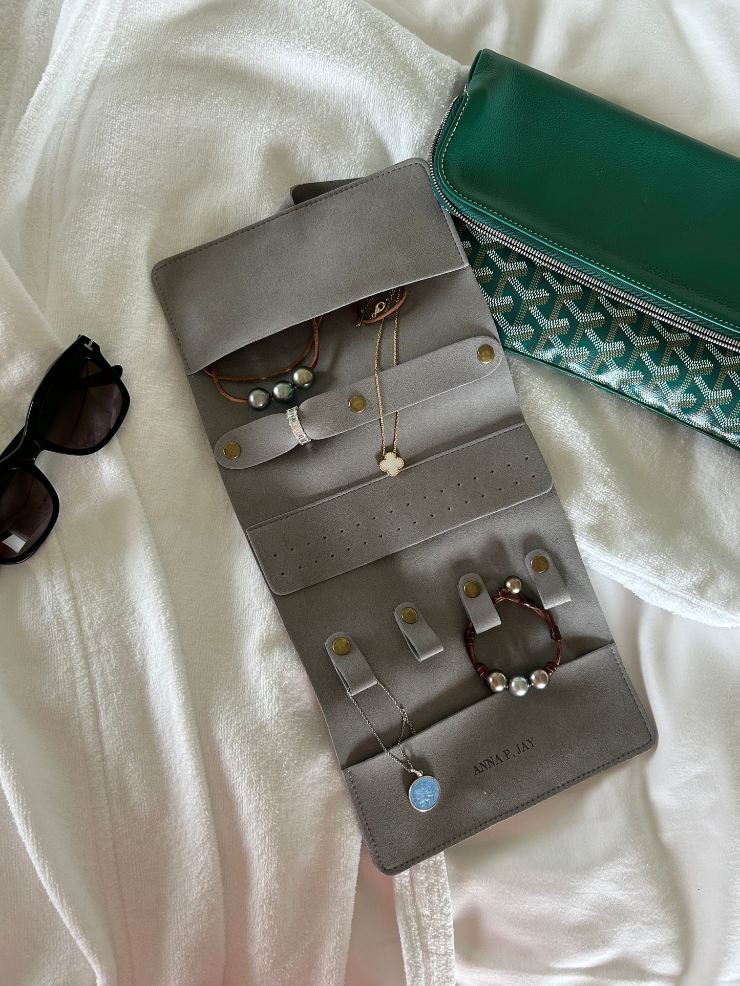 APJ Jewelry Roll