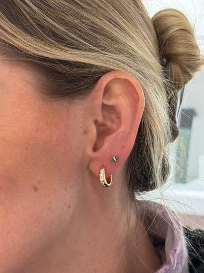 Gold Wrap Barrel Stud - Green Beryl