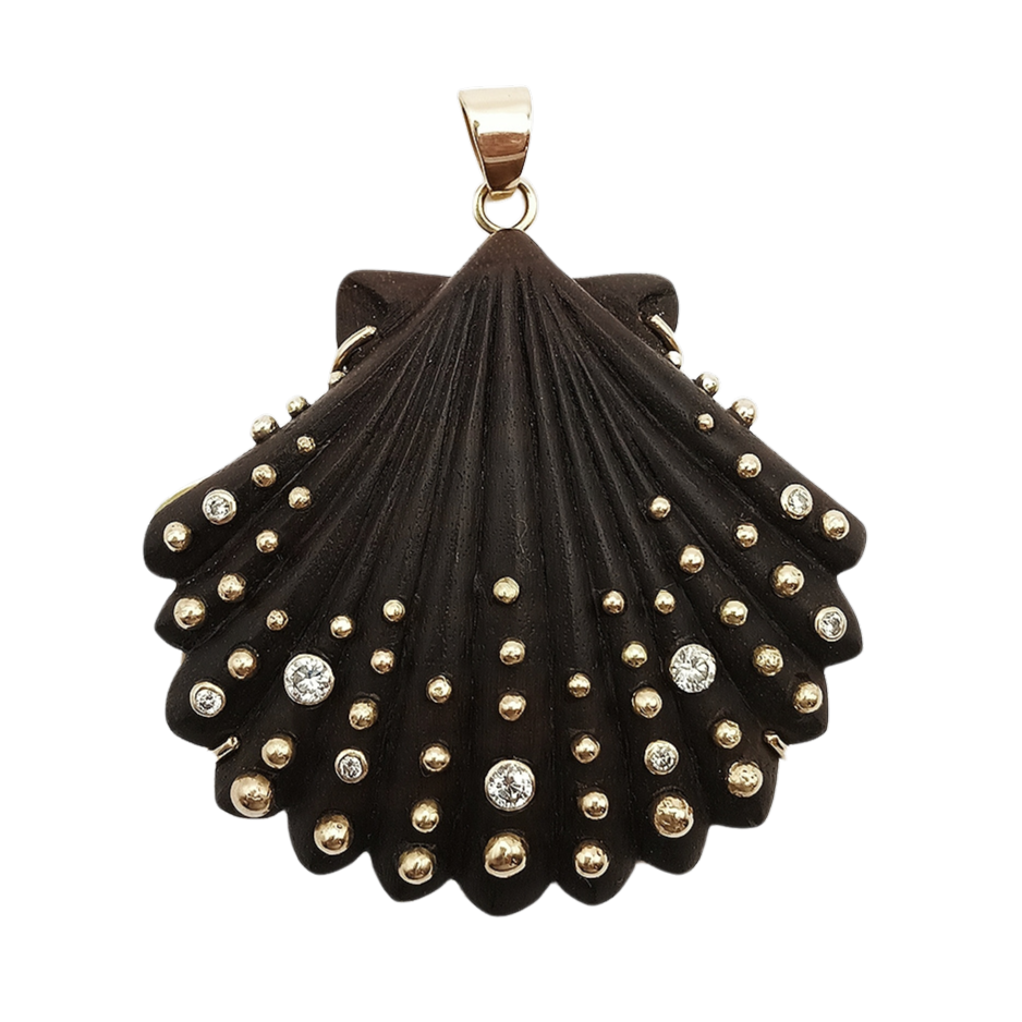 Carved Chestnut Scalloped Shell With Diamonds And Gold