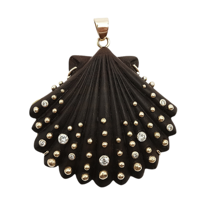 Carved Chestnut Scalloped Shell With Diamonds And Gold