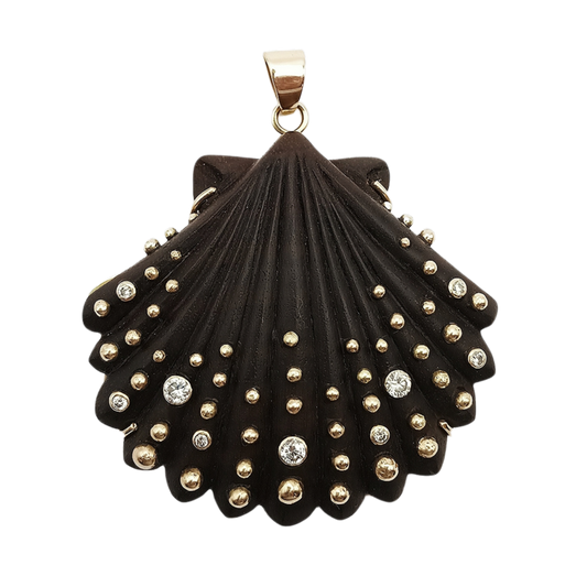 Carved Chestnut Scalloped Shell With Diamonds And Gold