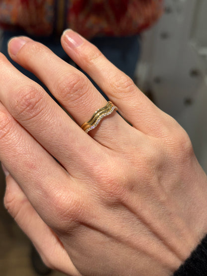 The Edge Wave Ring - Diamond