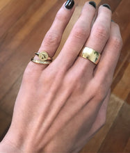 Load image into Gallery viewer, Cherub Signet Ring